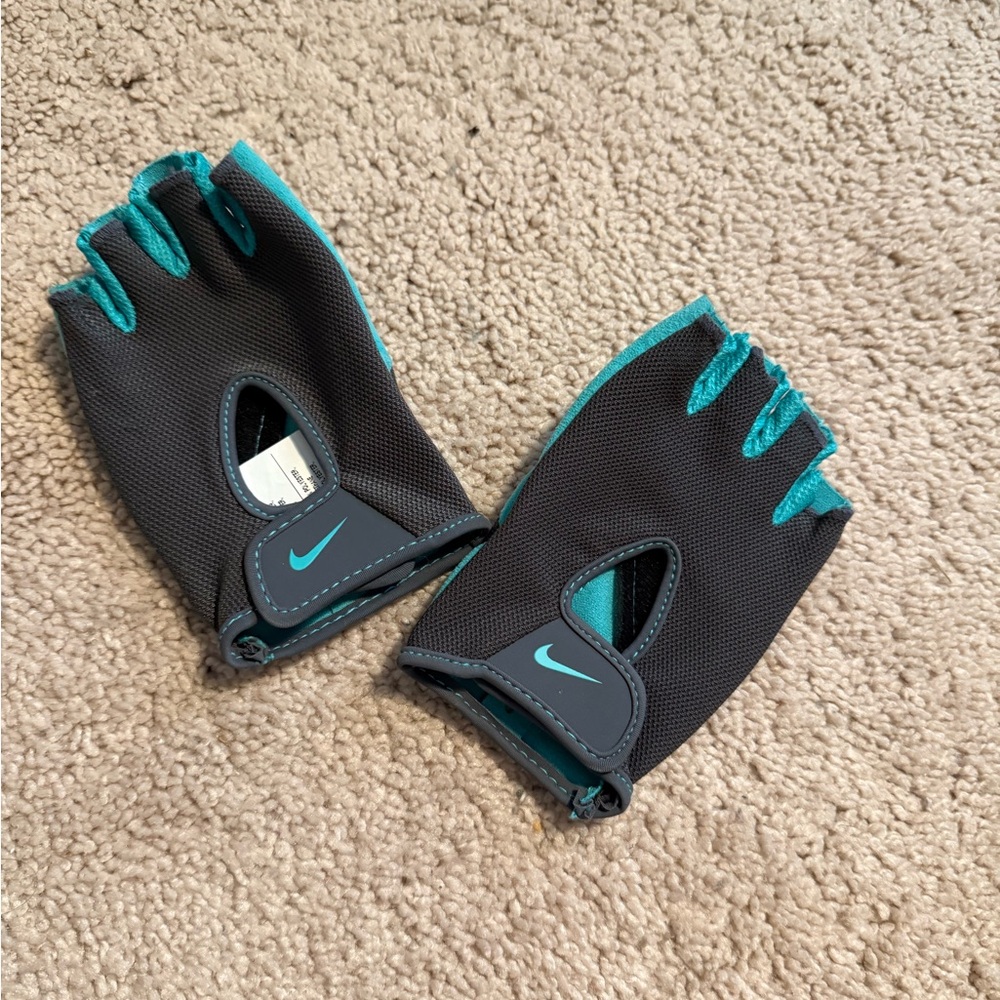 Nike Gray and Teal Fitness Gloves
